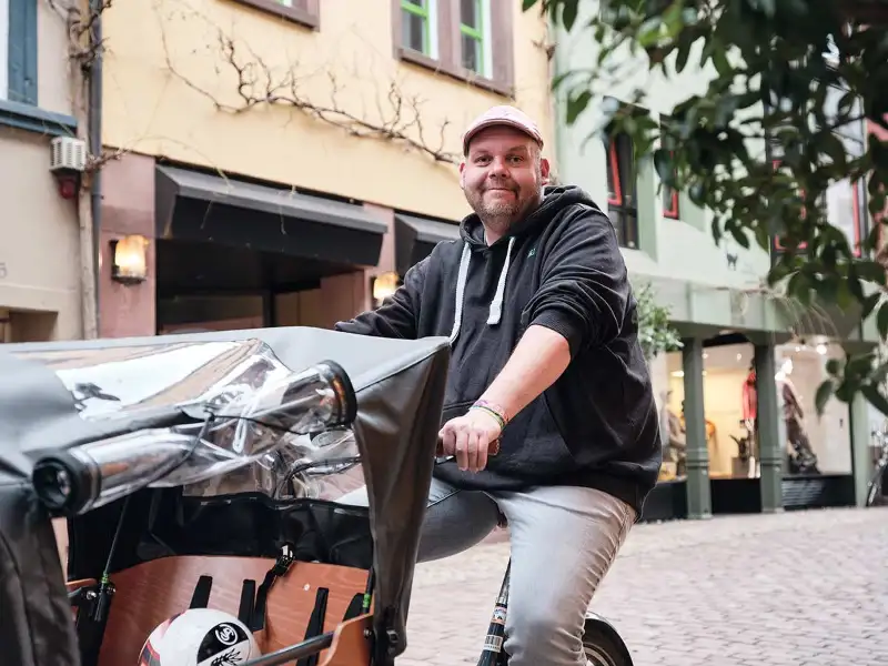 JobRadler Philipp Spitczok von Brisinski auf seinem Cargobike JobRadler Philipp Spitczok von Brisinski auf seinem Cargobike